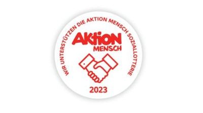Runde Grafik mit dem Logo der Aktion Mensch als Siegel fuer 2023